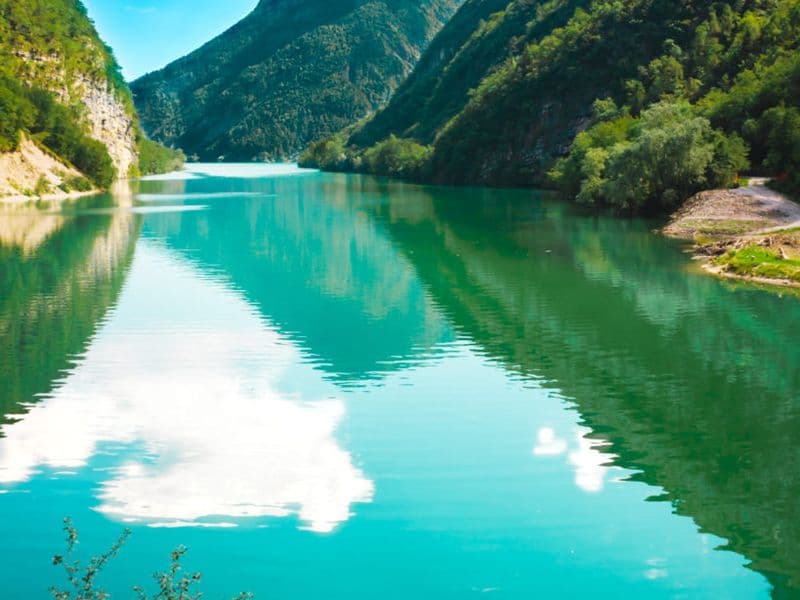 Il lago del Mis, una perla delle Dolomiti Bellunesi