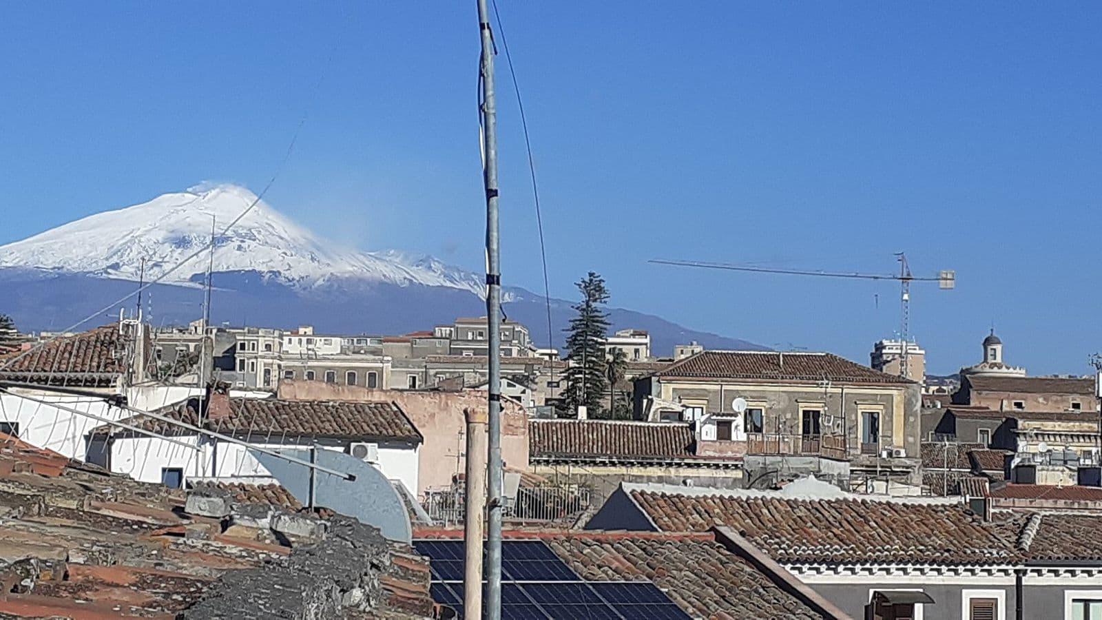 L’Etna visto da Catania in Sicilia
