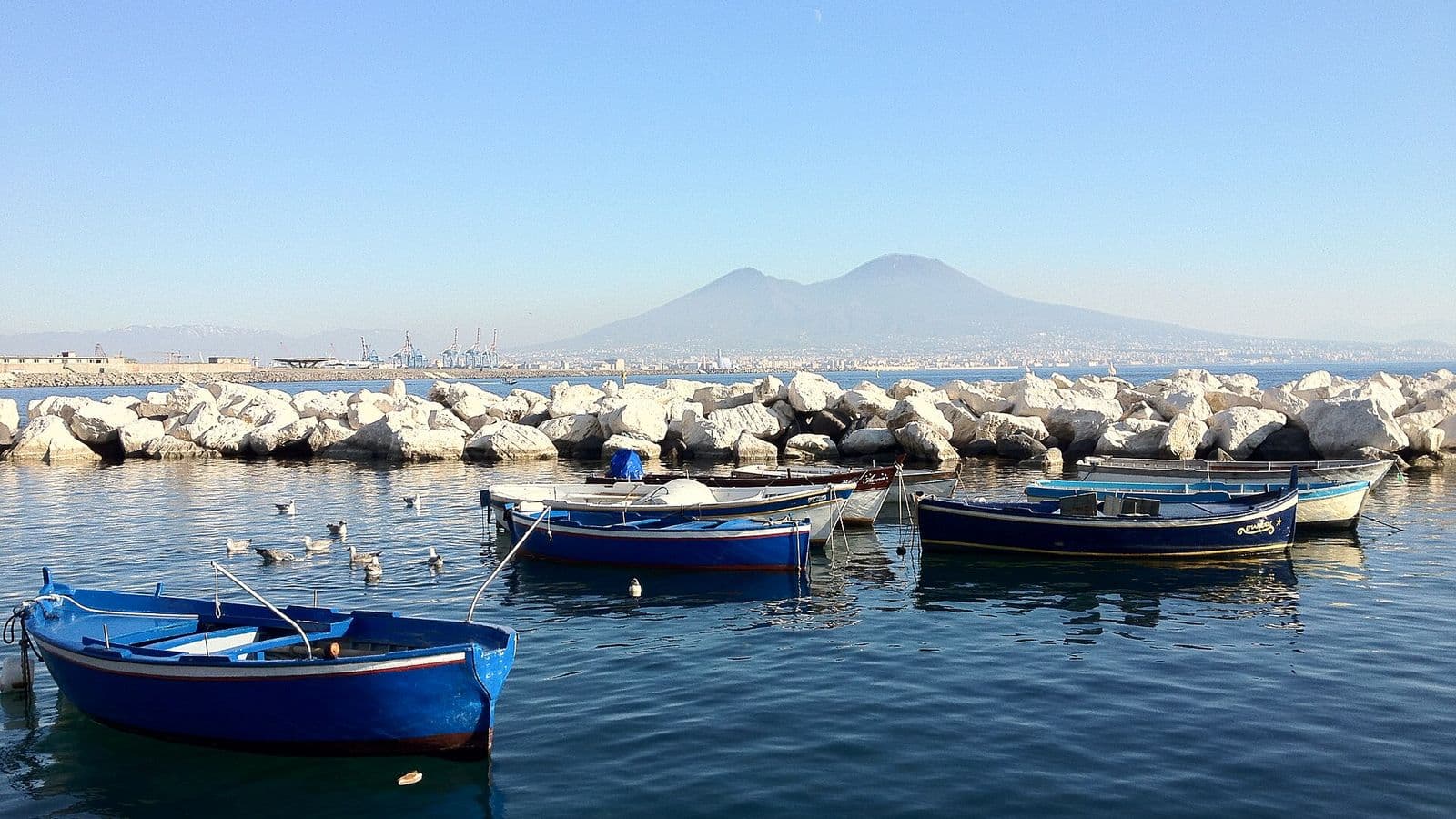 Napoli e il Vesuvio visti dal golfo