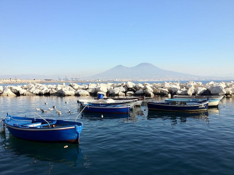 Napoli e il Vesuvio visti dal golfo